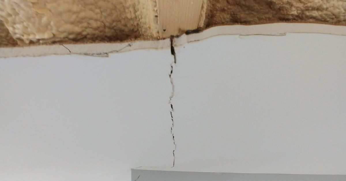 cathedral ceiling repair mississauga during cracked drywall