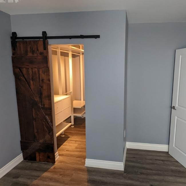 Toronto room with walk in closet